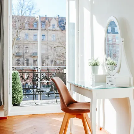 Namastay! Altbau-charme Und Komfort Im Zentrum - 3br דירה