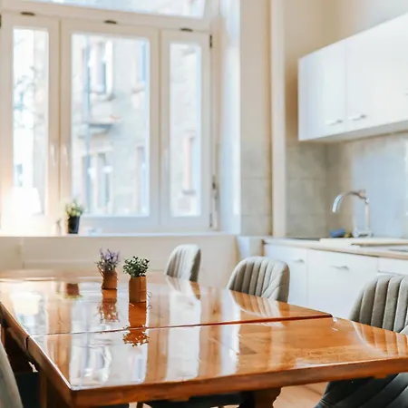 Namastay! Altbau-charme Und Komfort Im Zentrum - 3br Apartment *