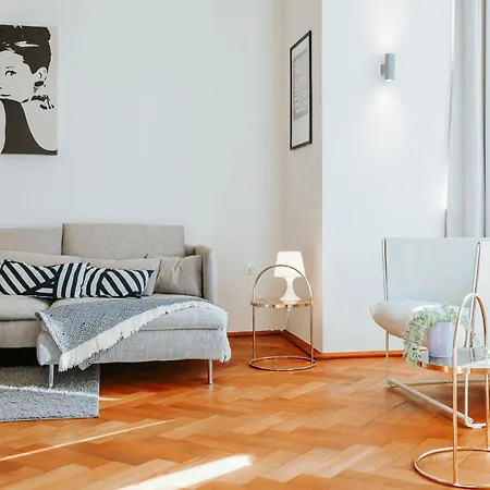 Namastay! Altbau-charme Und Komfort Im Zentrum - 3br *