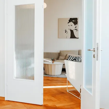 Namastay! Altbau-charme Und Komfort Im Zentrum - 3br דירה